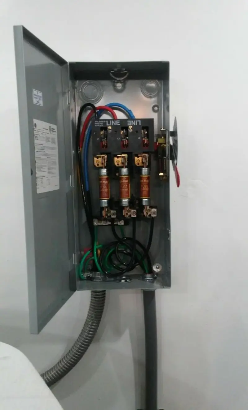 Three-phase disconnect switch installed for Electrical Wiring & Rewiring in Bellwood